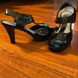 Life Stride Open Toe Black Heels. Size 6M
